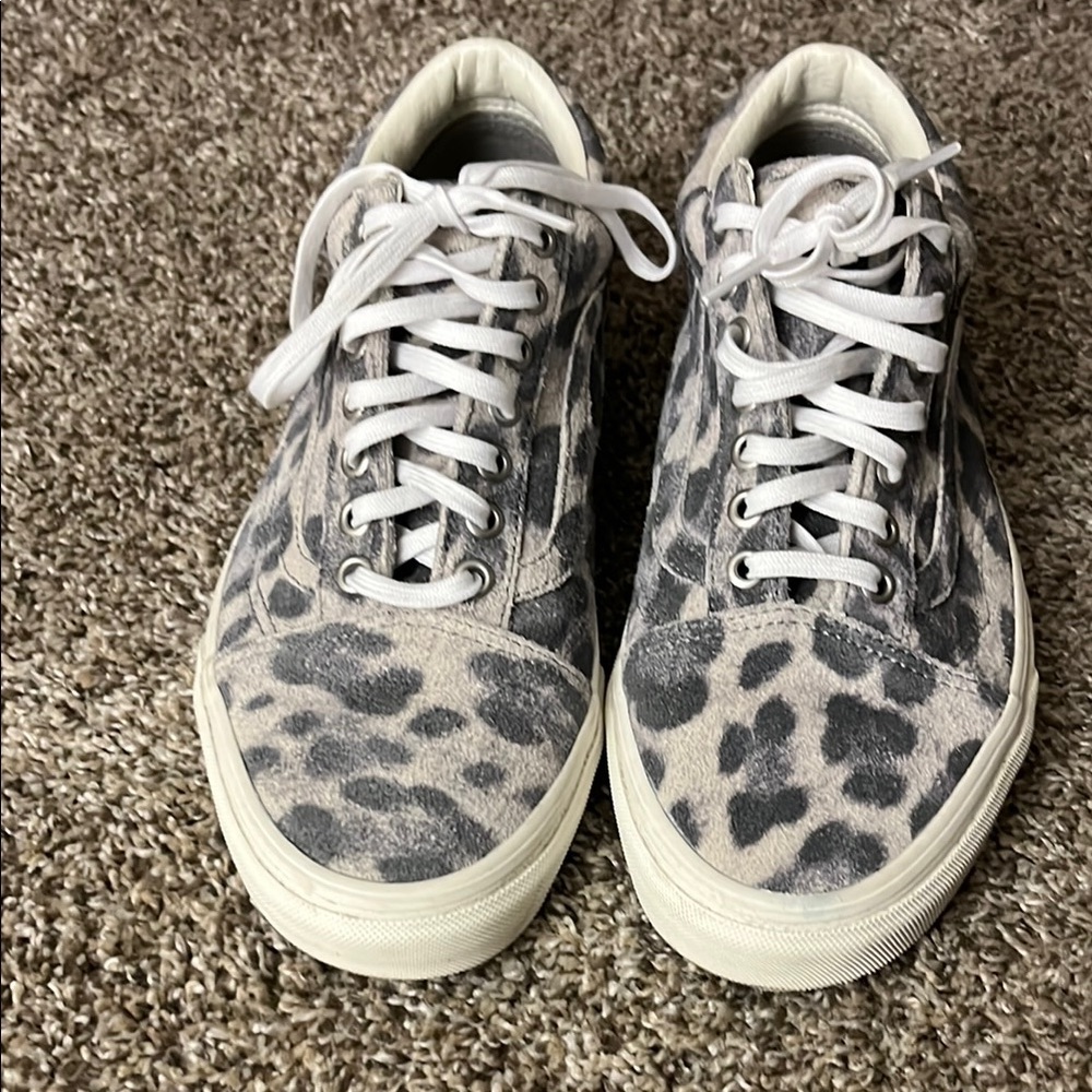 Vans Old Skool Leopard Hairy Suede White shoes Size Men’s 8.5 or Women’s 10